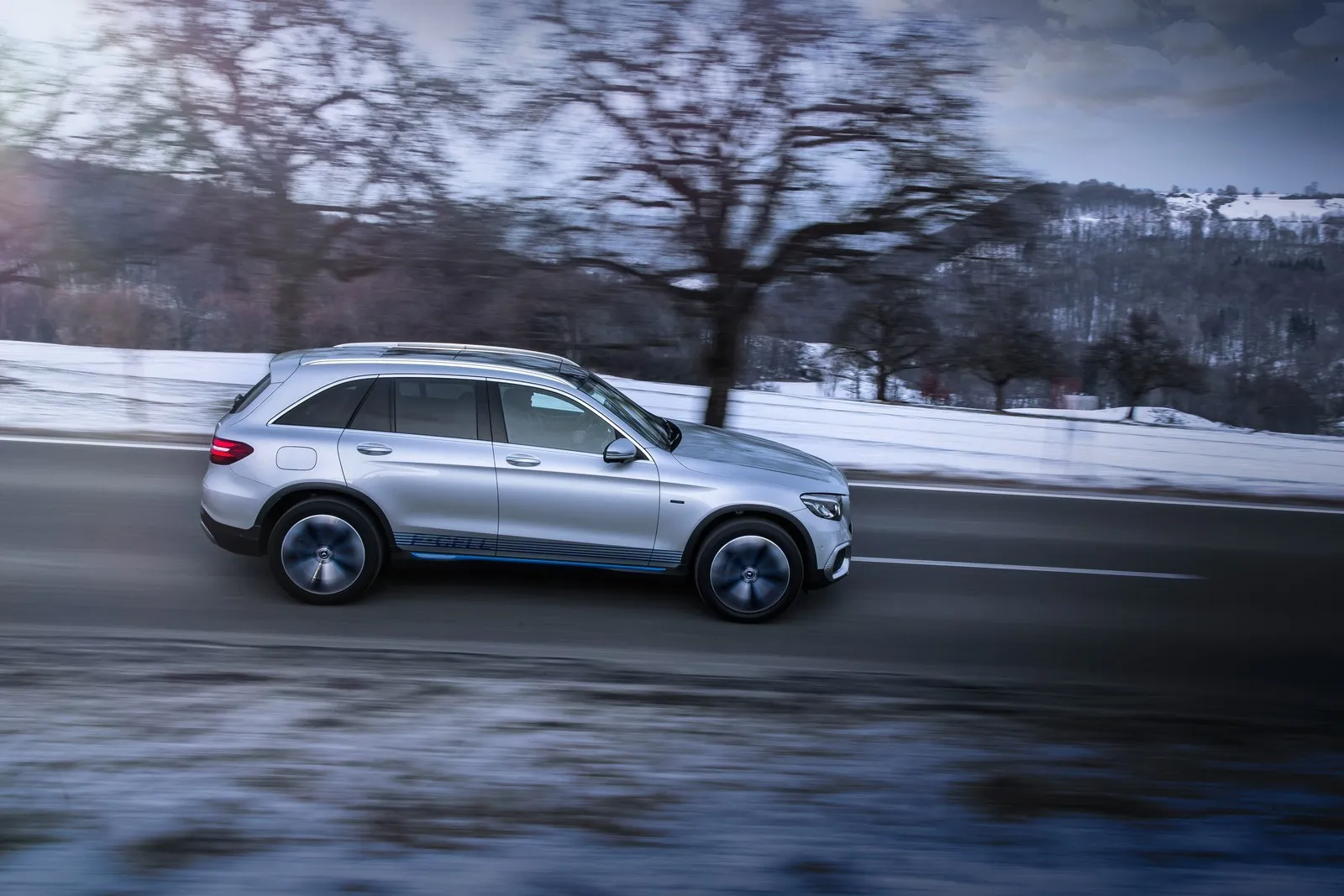 Das Vorserienmodell des neuen Mercedes-Benz GLC F-CELL – neben Wasserstoff wird die rein elektrische Variante des SUV auch Strom „tanken“. // The preproduction model of the new Mercedes-Benz GLC F-CELL - in addition to hydrogen, the all-electric variant of the popular SUV will also run on electricity.
